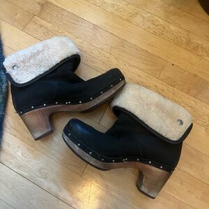 UGG Lynnea Shearling-Lined Clog Boots – Black Suede (Size 7)